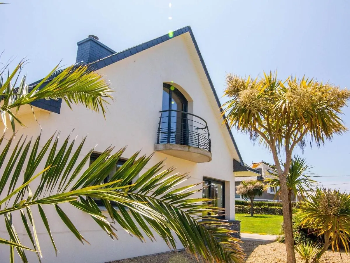 Feriehus Comfortable Villa Near Beach, Plougasnou